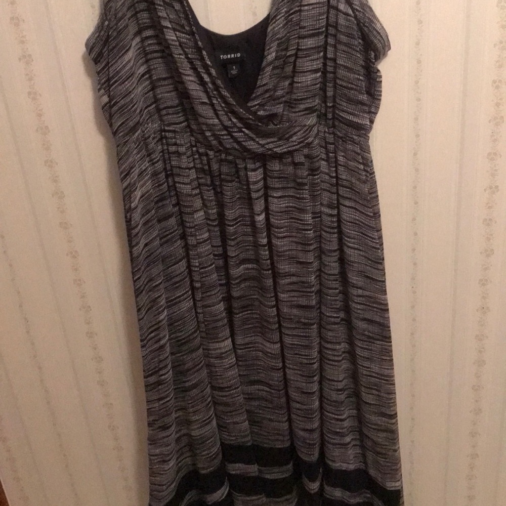 Black and white hi-low dress